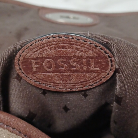 FOSSIL "MADDOX" LEATHER CROSSBODY PURSE - Picture 6 of 15